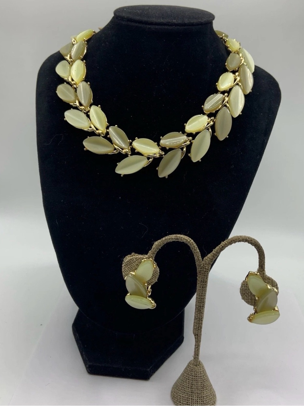VTG Kramer Moonglow Thermoset Leaf Gold Tone Signed Necklace And Earrings Set
